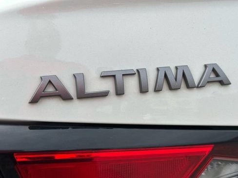 Used 2025 Nissan Altima 2.5 SV FWD image 11