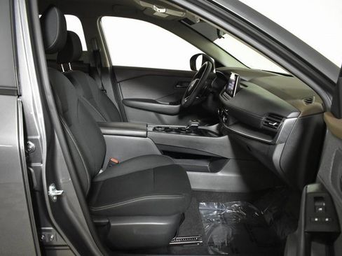 Used 2023 Nissan Rogue S image 31