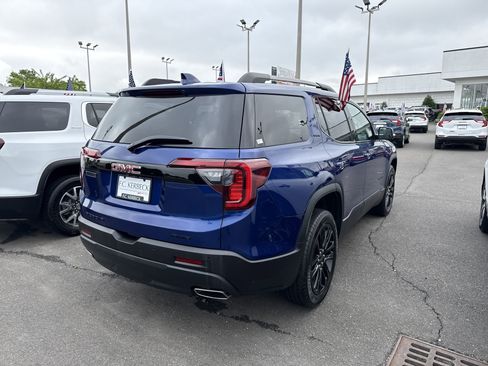 Certified 2023 GMC Acadia SLE w/ Driver Convenience Package image 6