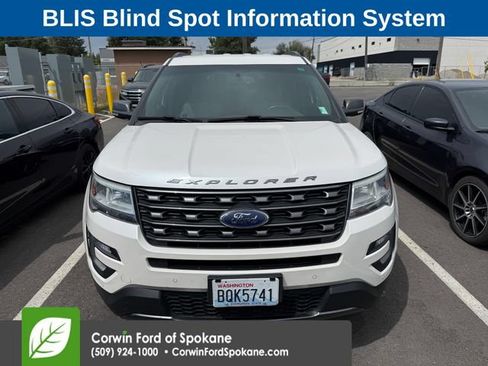 Used 2017 Ford Explorer XLT w/ Equipment Group 202A AWD/4WD image 7