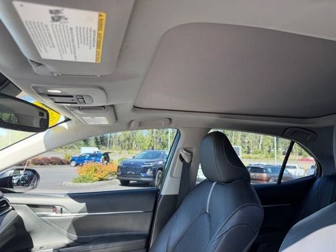 Used 2018 Toyota Camry XSE FWD image 20