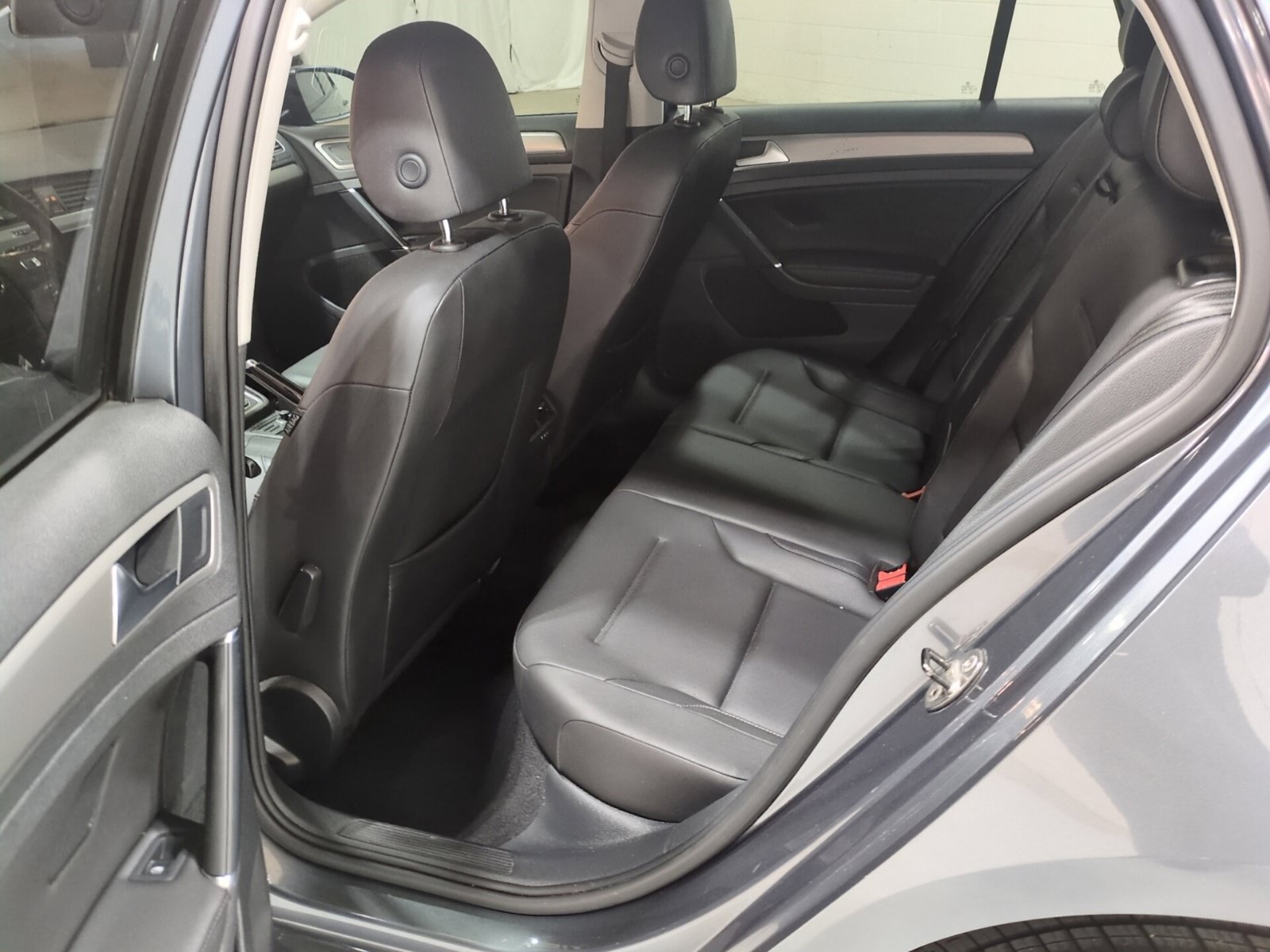 Used 2015 Volkswagen Golf TDI S FWD image 13