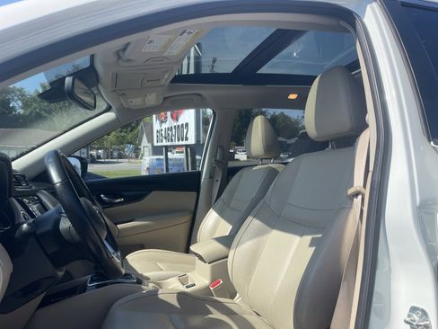 Used 2018 Nissan Rogue SL w/ Premium Package image 9