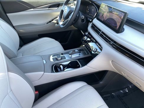 Certified 2026 INFINITI QX60 Luxe FWD image 9