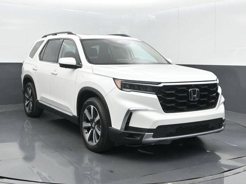 Used 2025 Honda Pilot Elite image 3