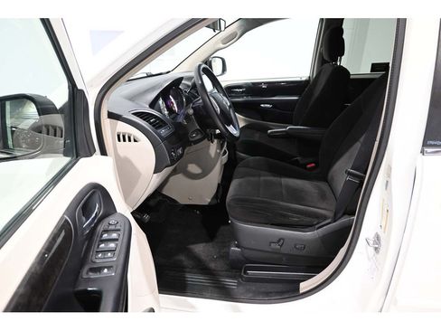 Used 2012 Dodge Grand Caravan Crew FWD image 13