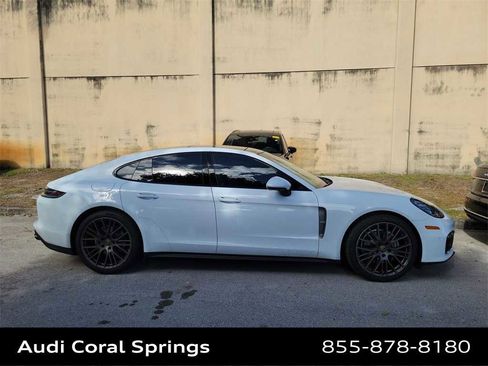 Used 2022 Porsche Panamera image 12