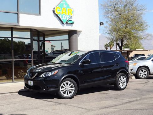 Used 2018 Nissan Rogue Sport S w/ S Appearance Package image 3