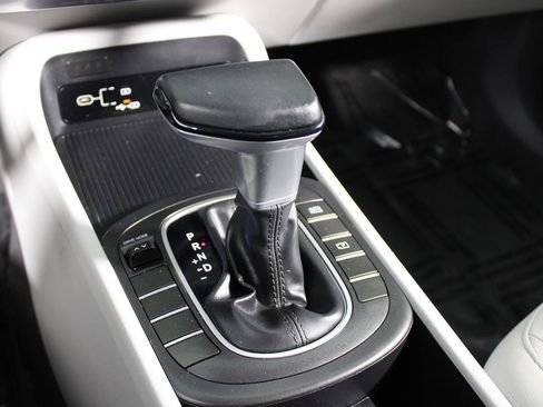 Used 2025 Hyundai Kona SEL FWD image 18