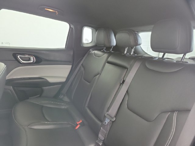Used 2025 Jeep Compass Limited AWD/4WD image 12