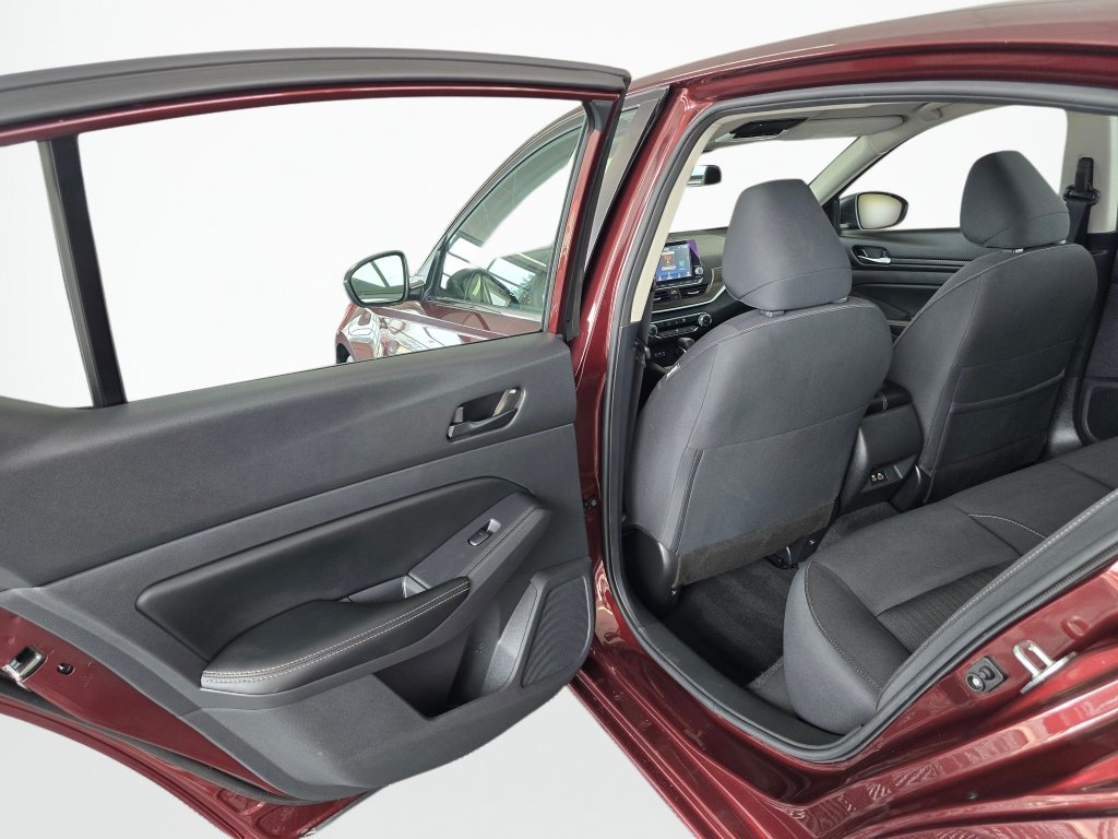 Used 2025 Nissan Altima 2.5 SV FWD image 34