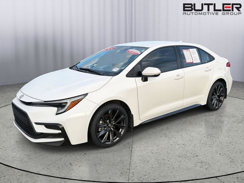 Certified 2024 Toyota Corolla SE FWD image 2