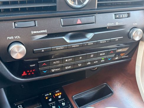 Used 2021 Lexus RX 350L Premium image 18