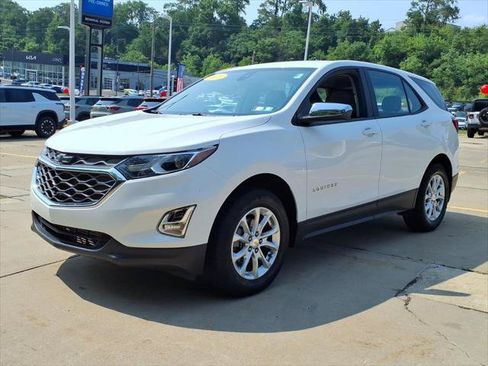 Used 2020 Chevrolet Equinox LS w/ LPO, Chrome Package AWD/4WD image 4