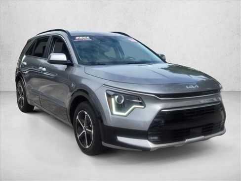Used 2025 Kia Niro FWD image 3