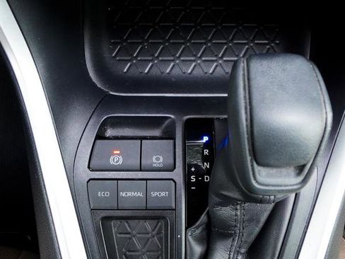 Used 2019 Toyota RAV4 LE image 29
