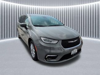 Used 2023 Chrysler Pacifica Touring-L FWD video 1