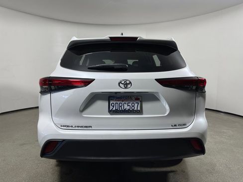 Certified 2023 Toyota Highlander LE image 4