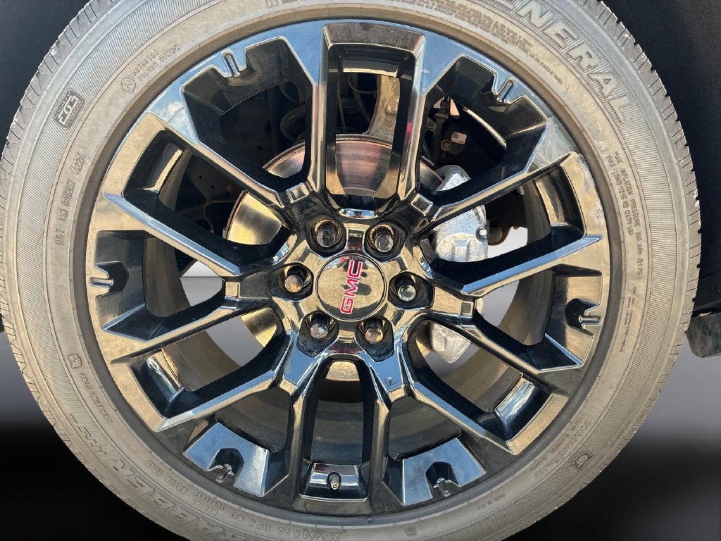 Used 2022 GMC Yukon Denali w/ Advanced Technology Package AWD/4WD image 9