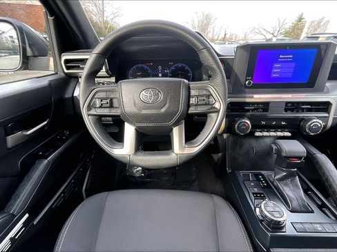 Used 2025 Toyota Tacoma TRD Off-Road image 5
