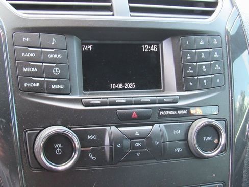 Used 2018 Ford Explorer XLT image 14