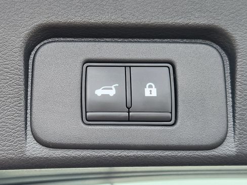 Used 2023 Nissan Rogue Platinum w/ Platinum Premium Package image 12