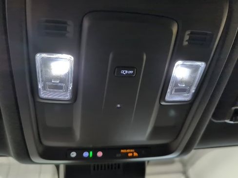 Used 2024 GMC Yukon XL SLE image 25