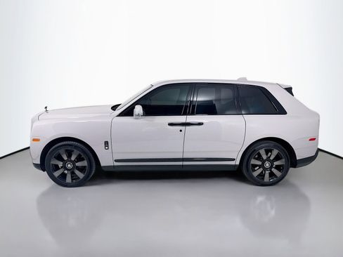 Certified 2022 Rolls-Royce Cullinan w/ Dark Exterior Package AWD/4WD image 3