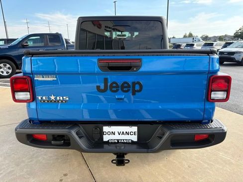 Used 2023 Jeep Gladiator Sport image 5
