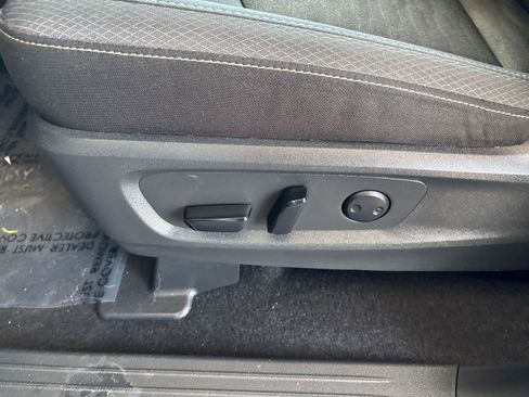 Used 2025 Nissan Pathfinder SV FWD image 22