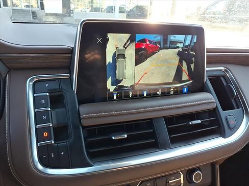 Used 2024 Chevrolet Suburban High Country image 25