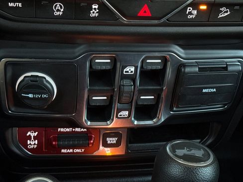 Used 2020 Jeep Wrangler Unlimited Rubicon w/ LED Lighting Group AWD/4WD image 29