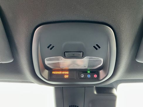 Used 2025 Buick Envista Preferred image 16