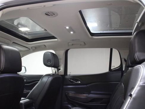 Used 2021 GMC Acadia Denali w/ Denali Technology Package AWD/4WD image 3