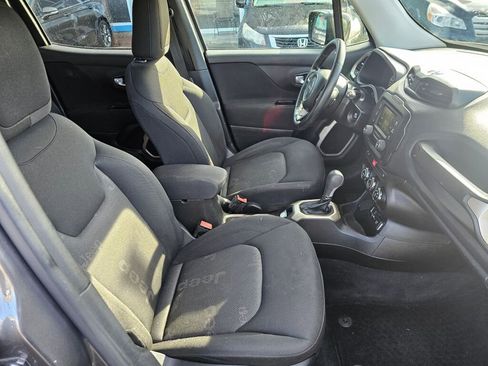 Used 2016 Jeep Renegade Latitude w/ Cold Weather Group image 12