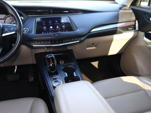 Used 2023 Cadillac XT4 Luxury image 16