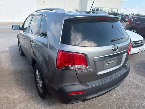 Used 2013 Kia Sorento EX w/ Premium Plus Pkg FWD image 2