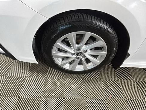 Used 2023 Toyota Camry SE FWD image 9