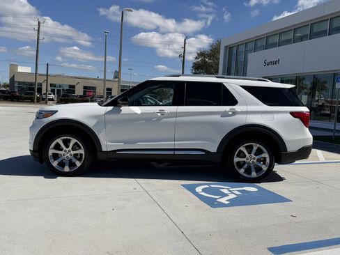 Used 2020 Ford Explorer Platinum w/ Premium Technology Package image 6