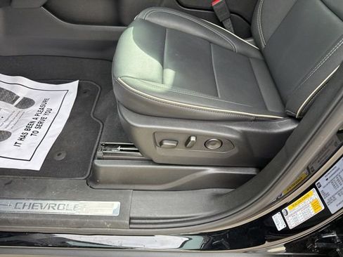 Used 2025 Chevrolet Tahoe Premier w/ Sun And Tow Package image 16