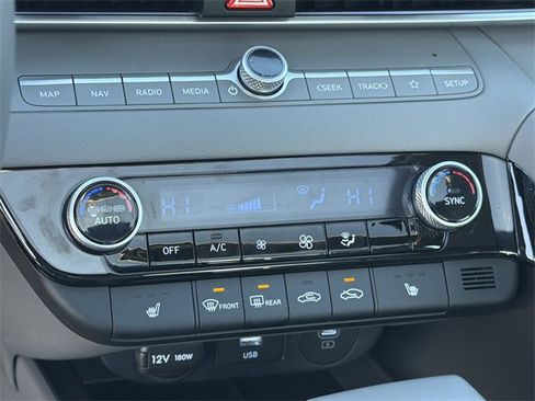 Certified 2025 Hyundai Elantra SEL image 30