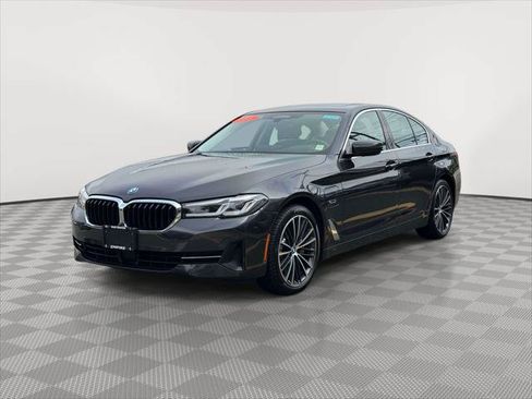 Used 2022 BMW 530e xDrive w/ Executive Package AWD/4WD image 3