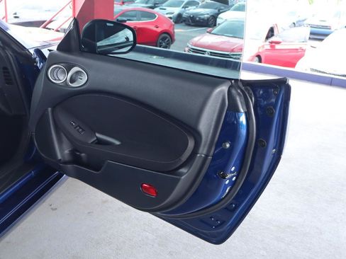 Used 2017 Nissan 370Z Coupe RWD image 32