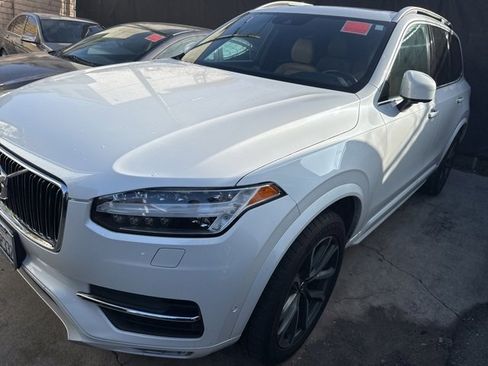 Used 2018 Volvo XC90 T6 Momentum w/ Convenience Package image 2