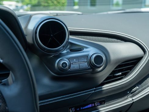 Used 2022 Ferrari F8 Tributo RWD image 45