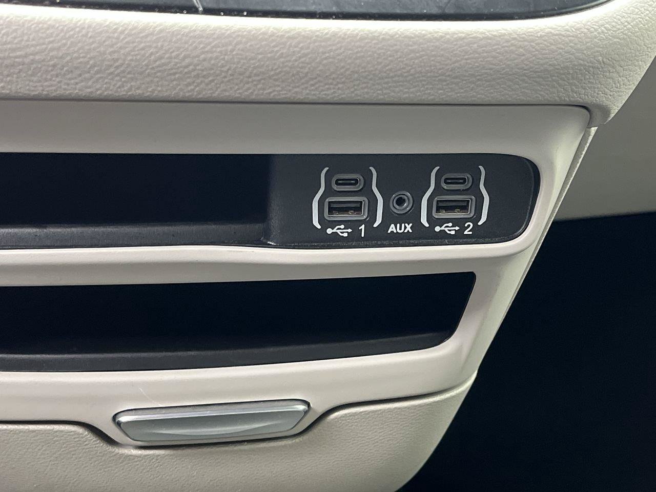 Used 2024 Chrysler Pacifica Touring-L FWD image 24