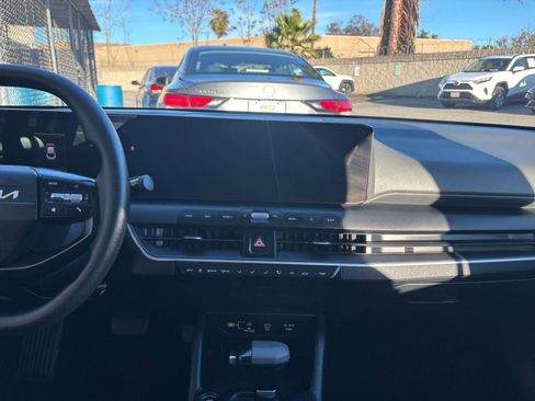 Used 2025 Kia K4 LXS image 18