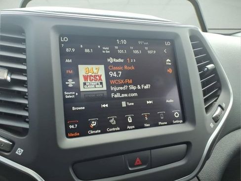 Used 2022 Jeep Cherokee Latitude Lux w/ Sun & Sound Group AWD/4WD image 16