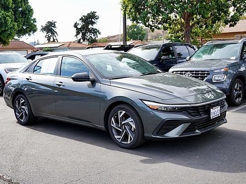Used 2025 Hyundai Elantra Sport w/ Cargo Package FWD image 6