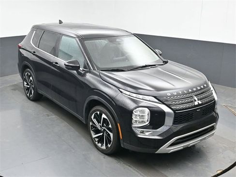 Used 2024 Mitsubishi Outlander SE image 13